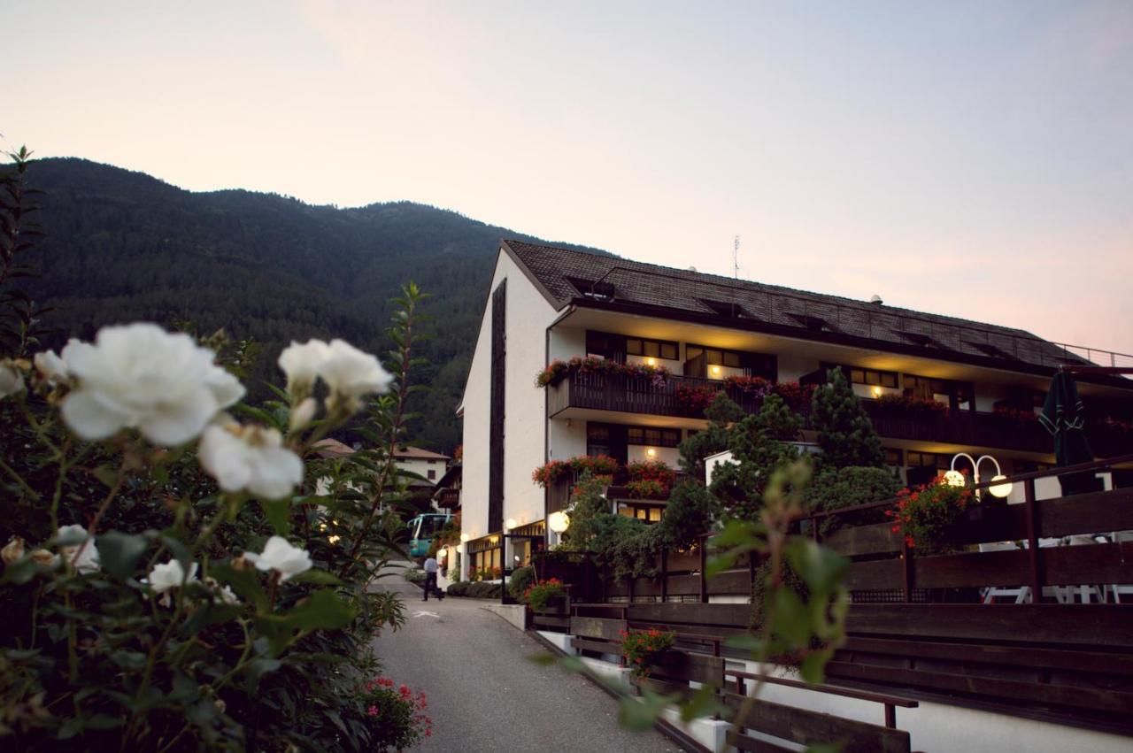 Pippo Hotel Terzolas ภายนอก รูปภาพ
