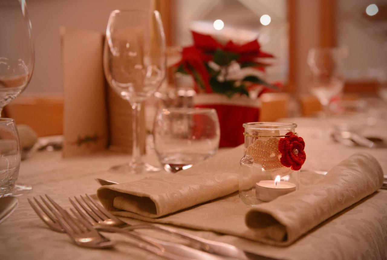 Pippo Hotel Terzolas ภายนอก รูปภาพ