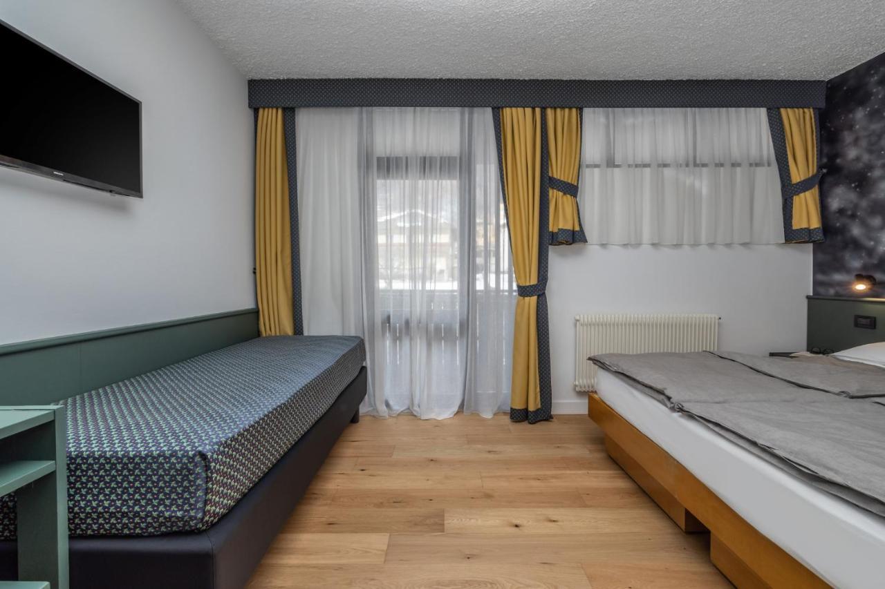 Pippo Hotel Terzolas ภายนอก รูปภาพ